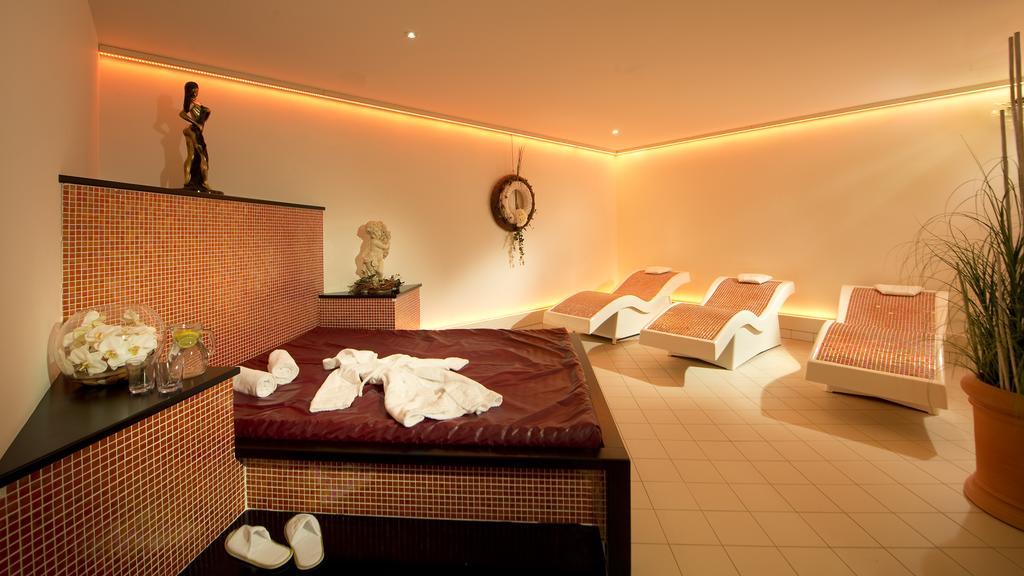 Hotel Seeblick Goldegg Bagian luar foto